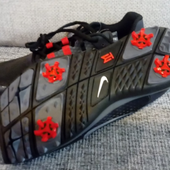 tiger golf shoes